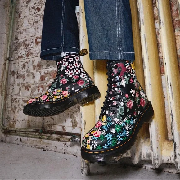SOLD OUT Dr Martens 1460 Pascal Floral Mash Up Lace Up Black Combat Boots Sz 9 - Picture 4 of 13